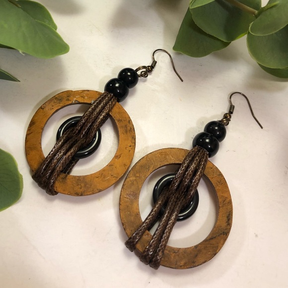 Round wood and black earrings. Statement earrings - Picture 1 of 6